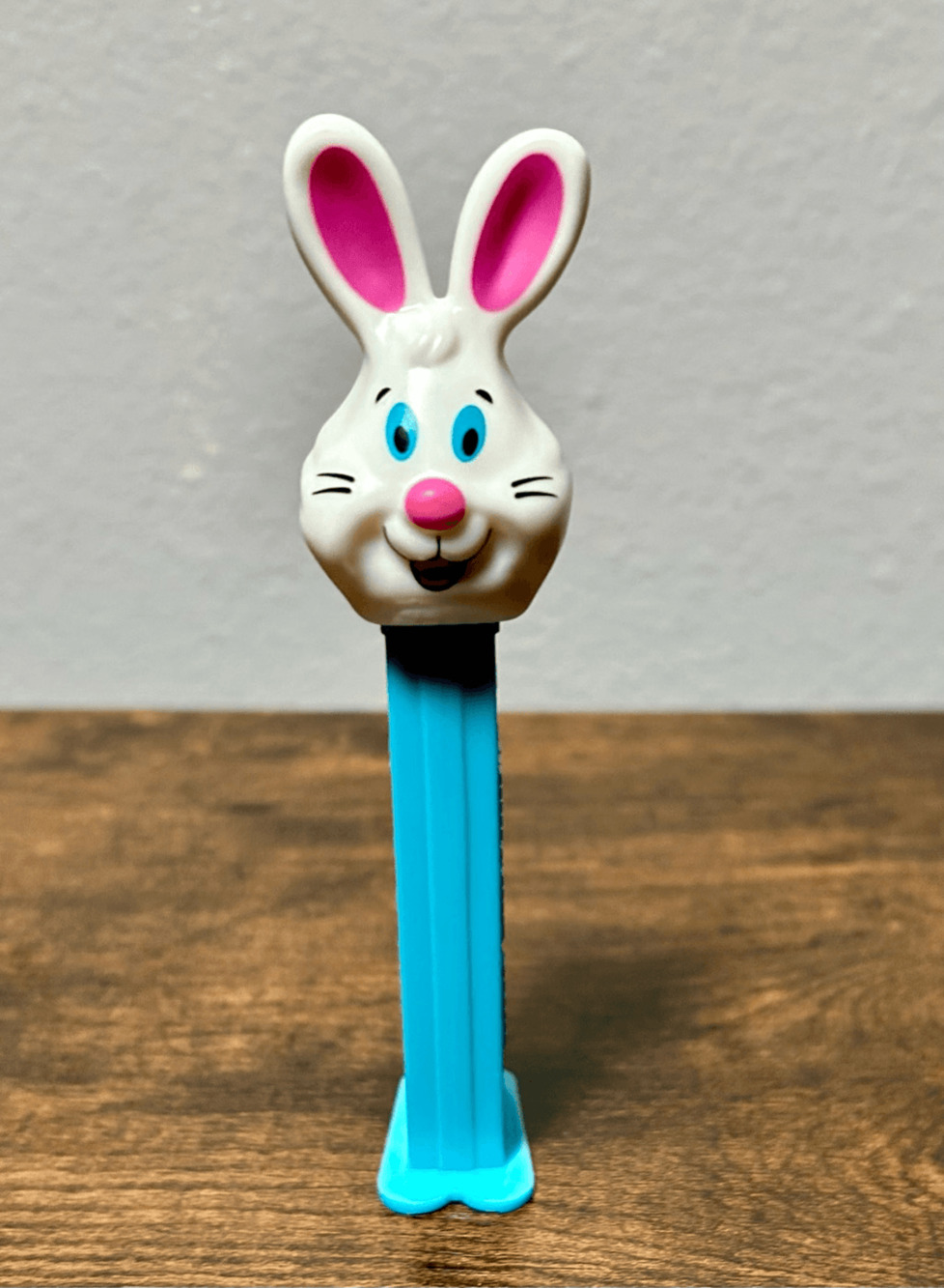 Vintage Easter Bunny White Rabbit PEZ Dispenser 5.984.285 china
